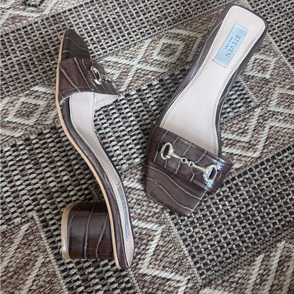 STEVEN by Steve Madden Laytin Crocodile Embossed Sandal Brown Sz 8